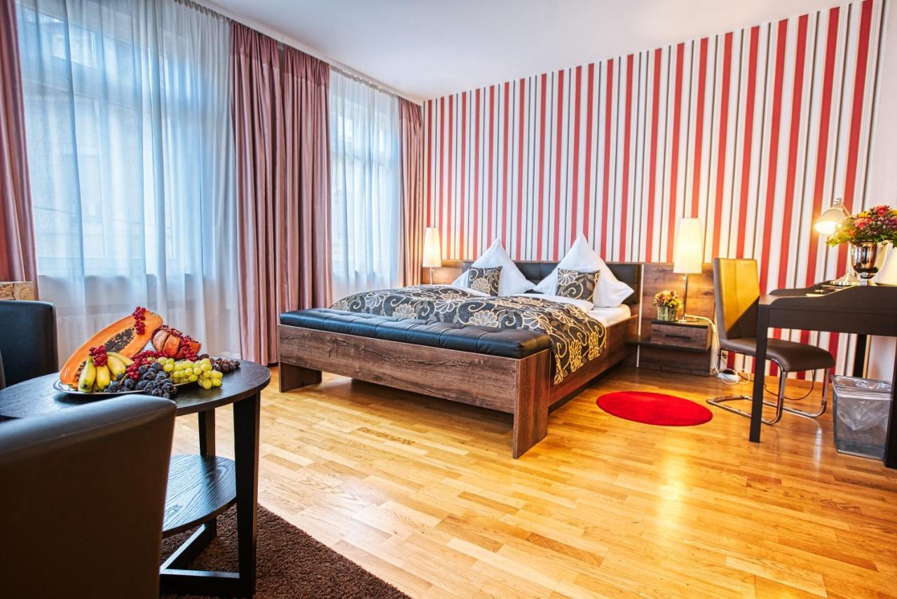 Suiten Hotel Dependance Laterne บาเดน-บาเดน ภายนอก รูปภาพ