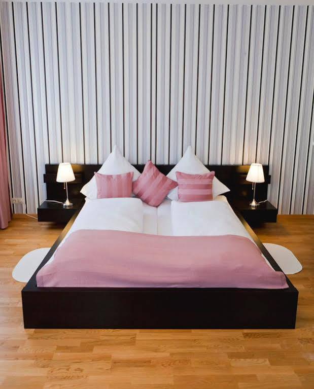 Suiten Hotel Dependance Laterne บาเดน-บาเดน ภายนอก รูปภาพ