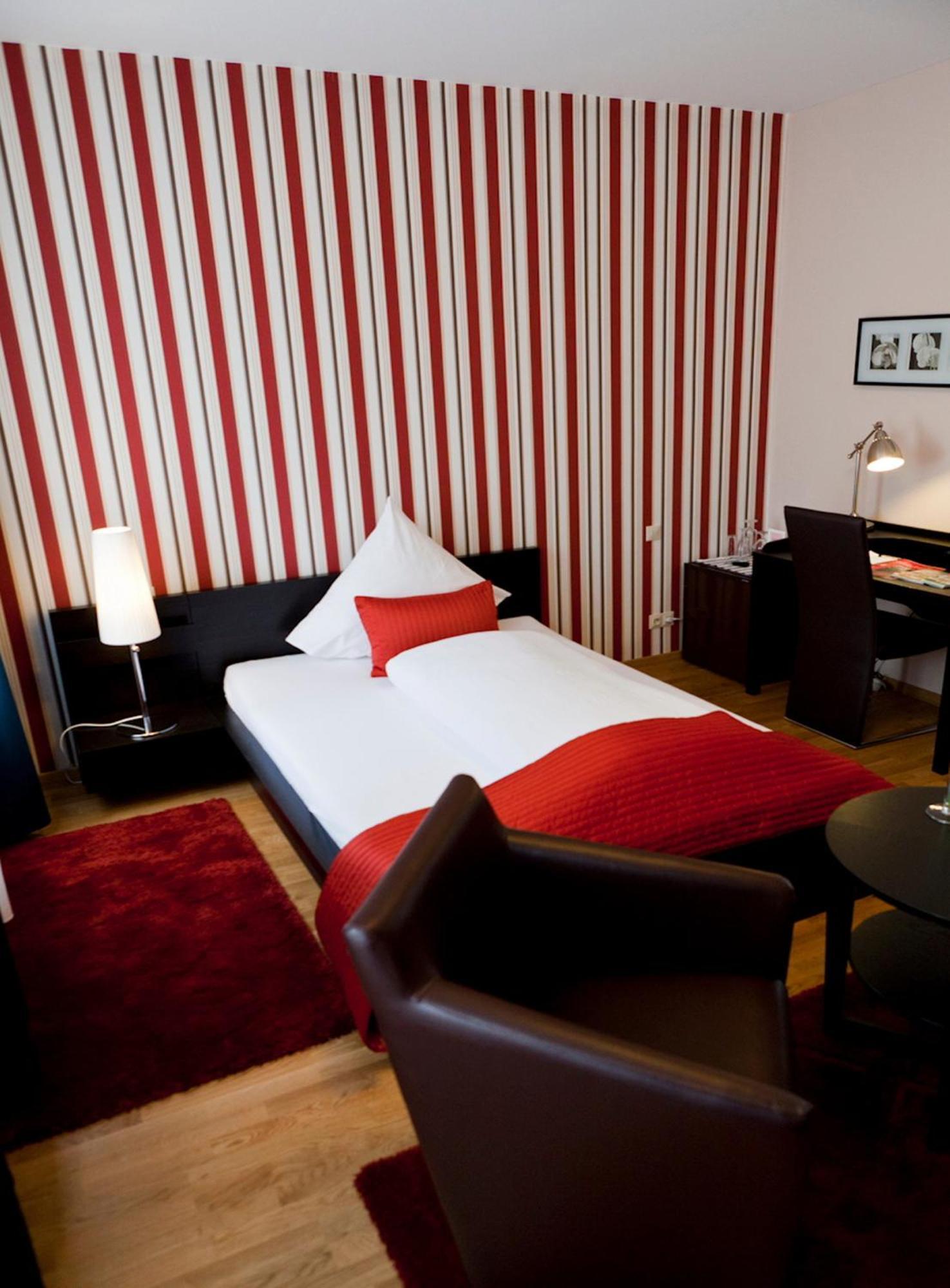 Suiten Hotel Dependance Laterne บาเดน-บาเดน ภายนอก รูปภาพ